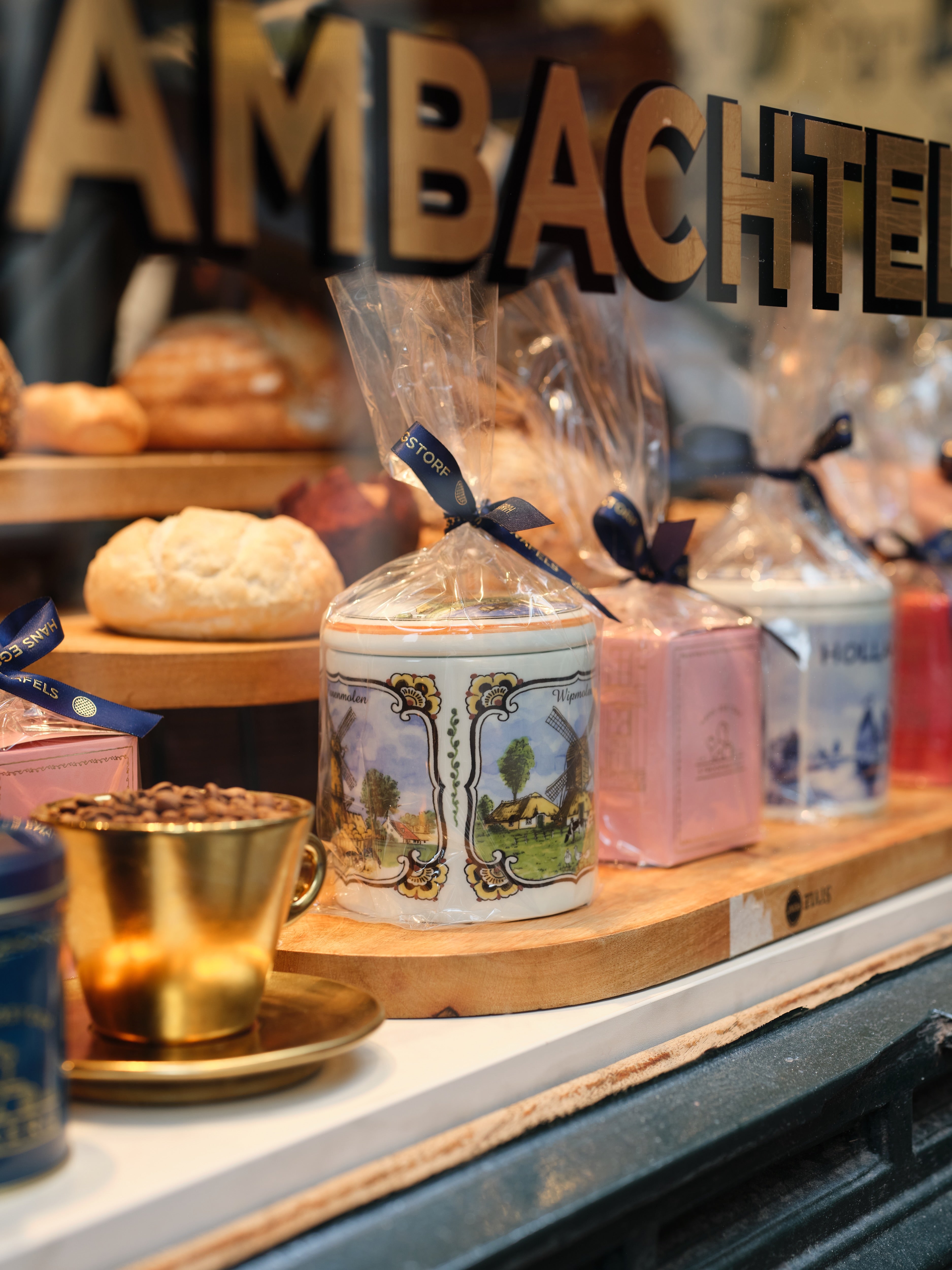 The Art of Gifting Stroopwafels: From Tin to Table - Hans Egstorf 